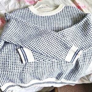 Old Navy Blue and White Sweater- size XL Tall